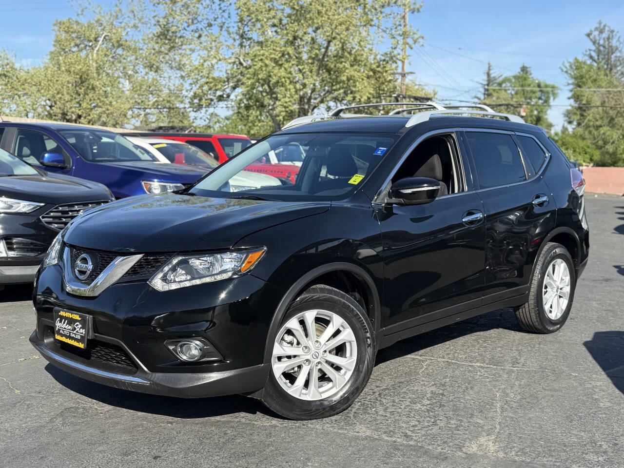 Used 2014 Nissan Rogue SV FWD image 2