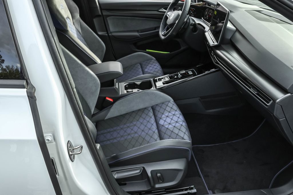 New 2025 Volkswagen Golf R Black Edition image 40