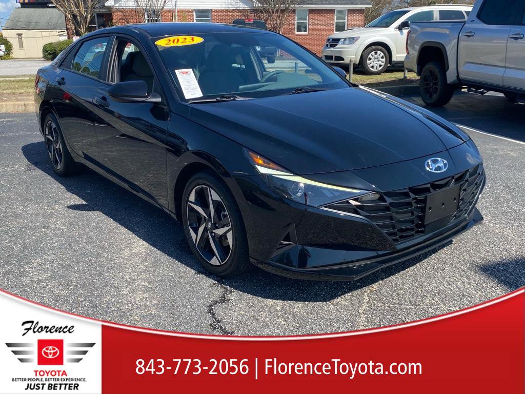 Used 2023 Hyundai Elantra SEL w/ Convenience Package image 1