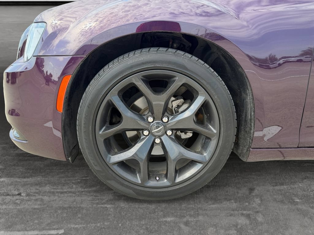 Used 2021 Chrysler 300 Touring w/ Sport Appearance Package RWD image 9