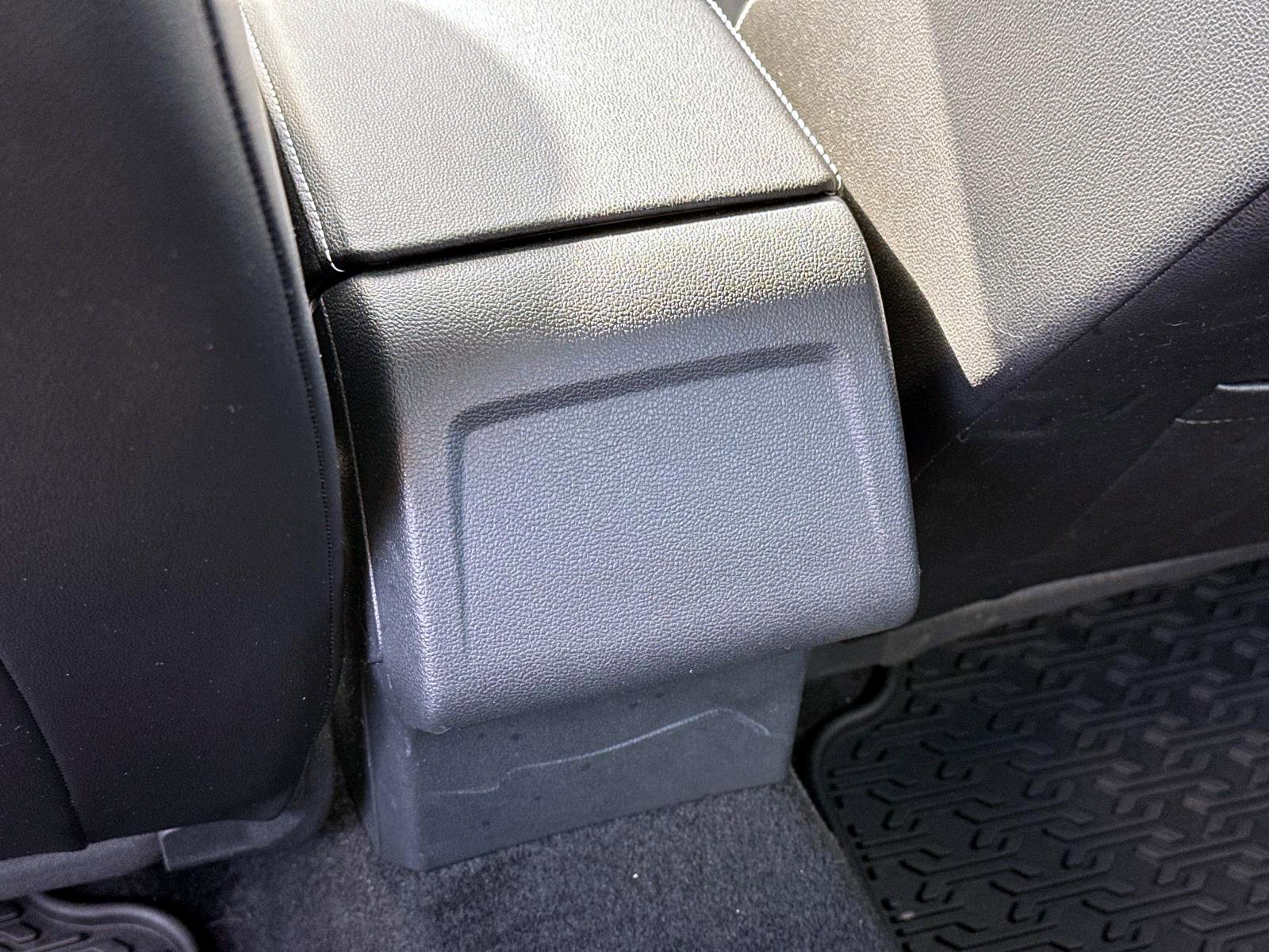 Used 2023 Volkswagen Jetta SE w/ Panoramic Sunroof Package image 13