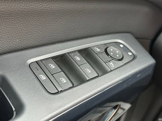 Used 2025 Nissan Pathfinder SV AWD/4WD image 17