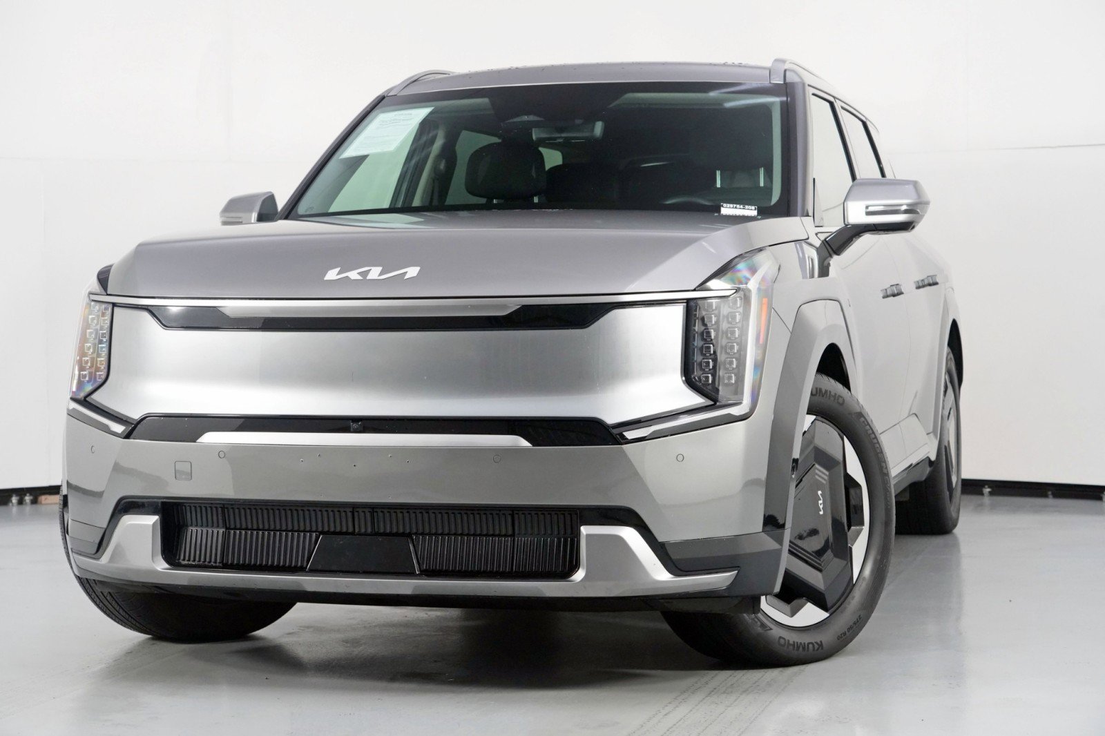 Used 2024 Kia EV9 Land image 3