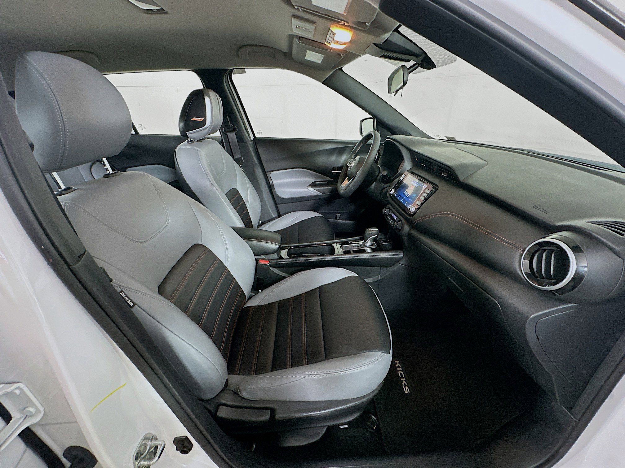 Used 2024 Nissan Kicks SR w/ SR Premium Package image 31