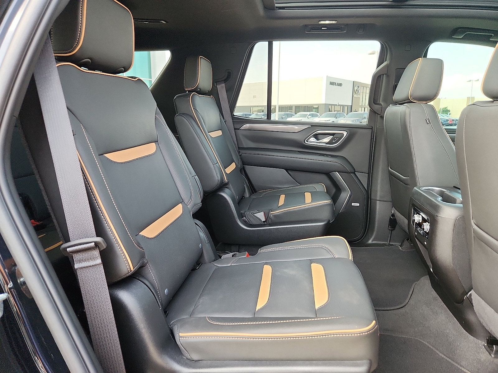Used 2024 GMC Yukon AT4 w/ Technology Package AWD/4WD image 14