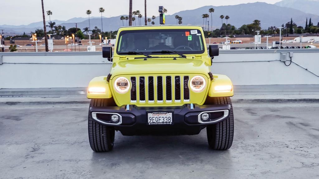 Used 2023 Jeep Wrangler Unlimited Sahara AWD/4WD image 3