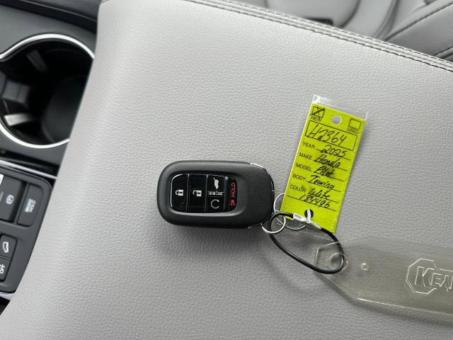 New 2025 Honda Pilot Touring image 11