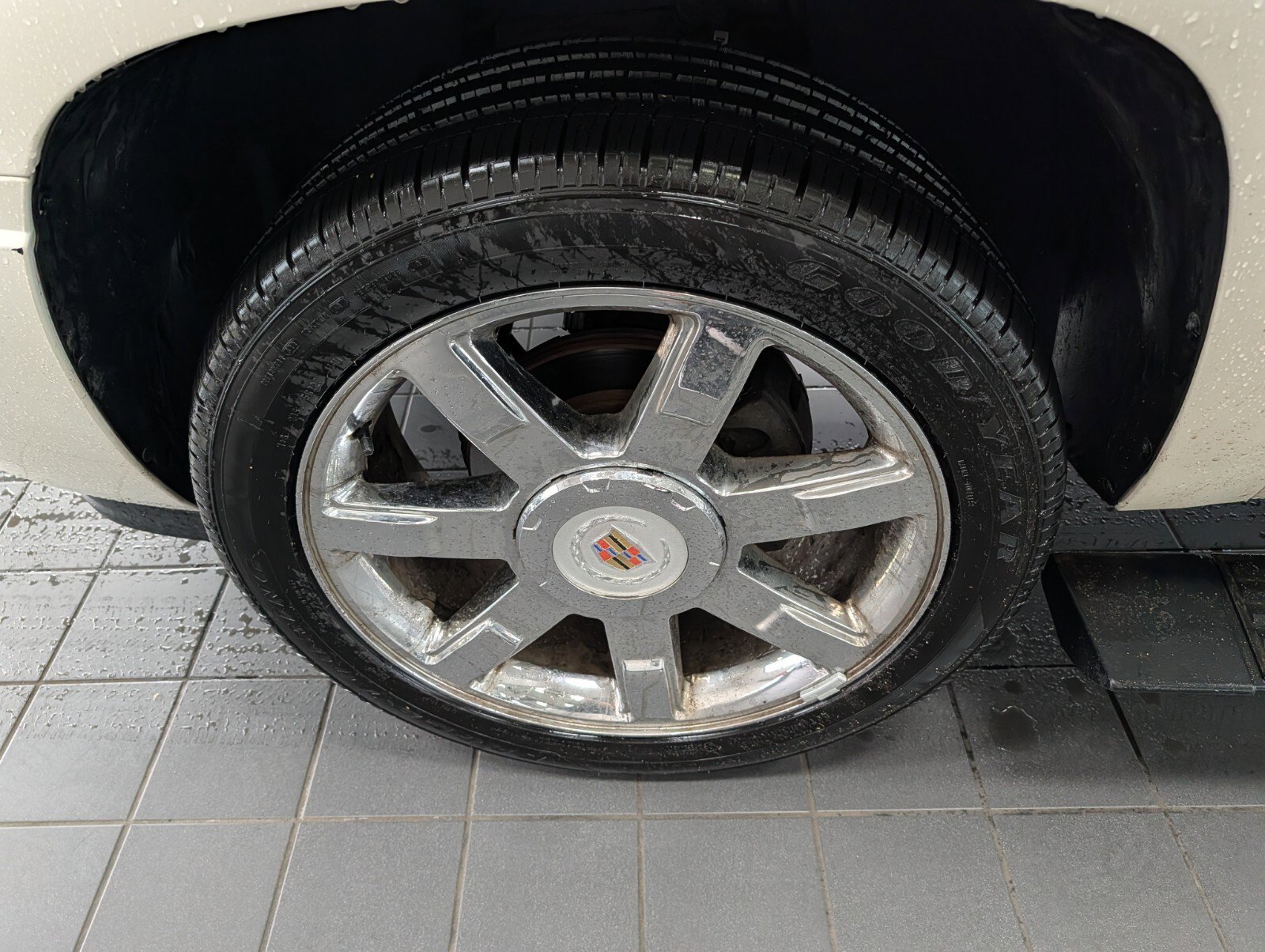 Used 2013 Cadillac Escalade Luxury AWD/4WD image 8
