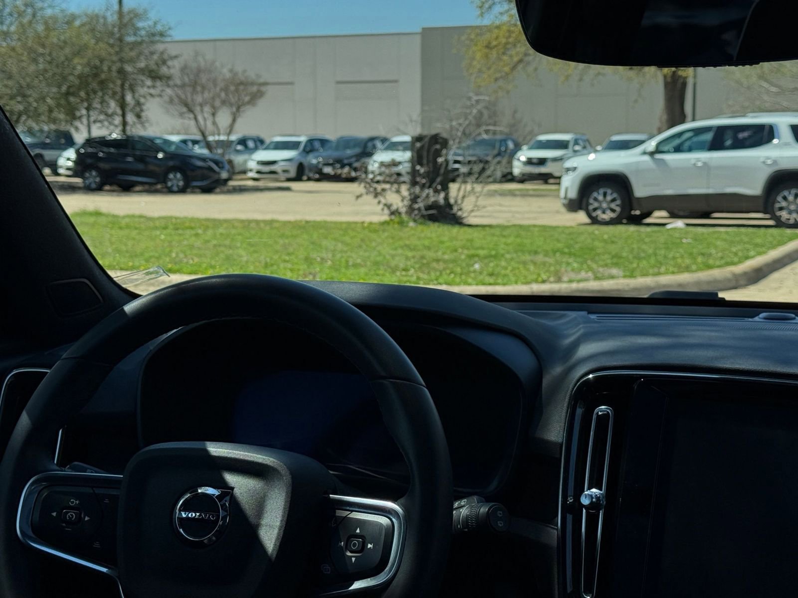 Used 2023 Volvo XC40 Recharge Plus image 41