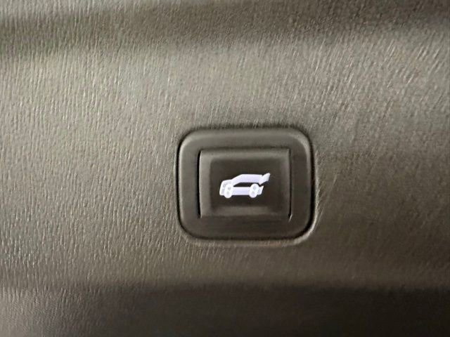 Used 2024 GMC Yukon AT4 w/ Technology Package image 9