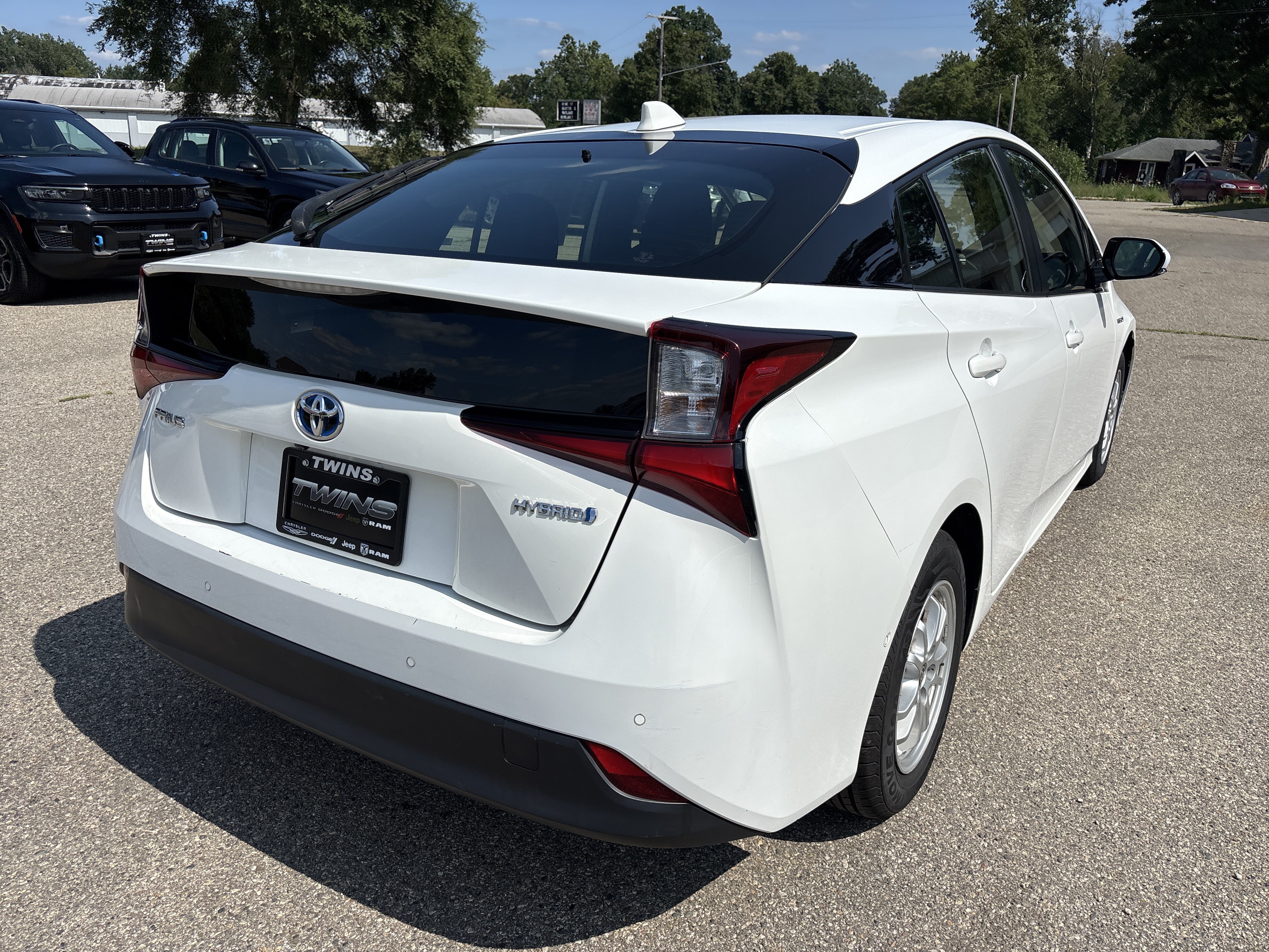 Used 2022 Toyota Prius LE FWD image 3