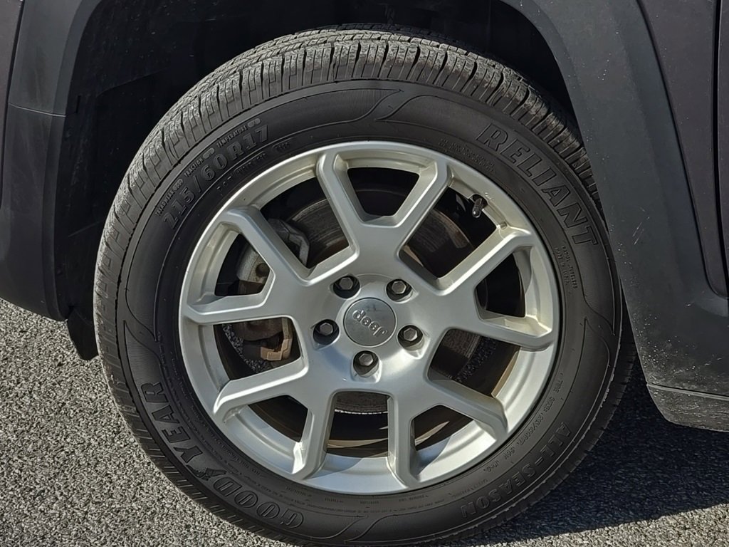 Certified 2019 Jeep Renegade Latitude image 10