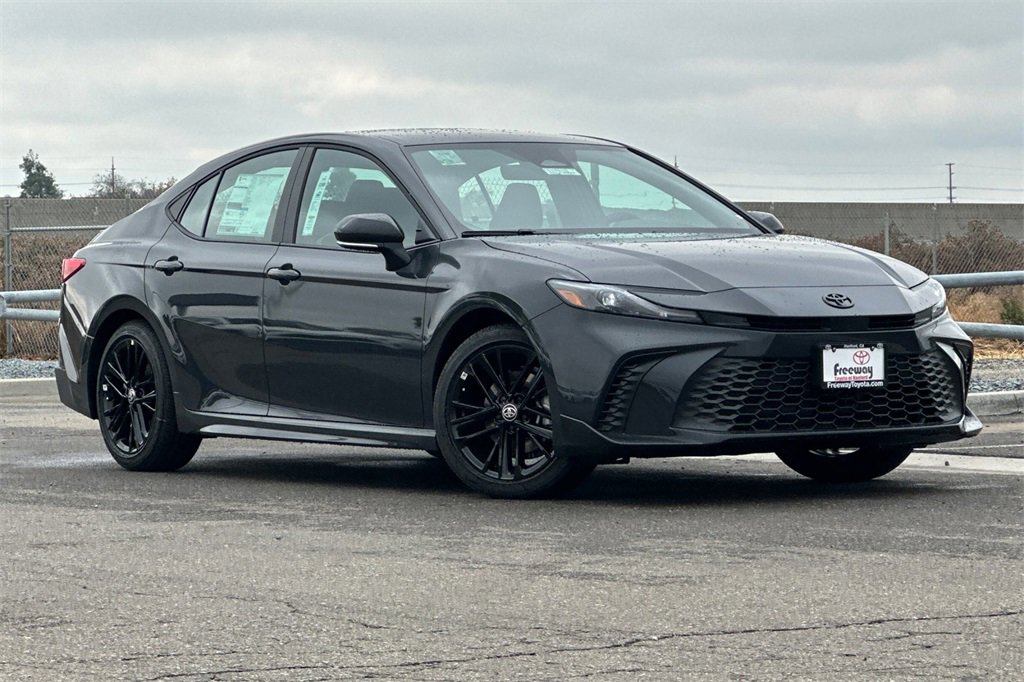 New 2026 Toyota Camry SE image 2
