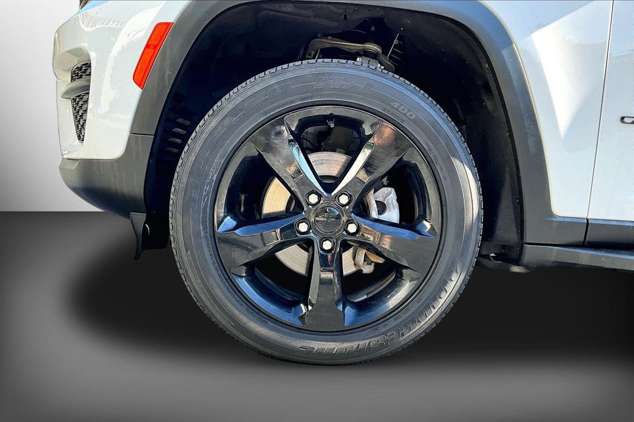 Certified 2023 Jeep Grand Cherokee Altitude AWD/4WD image 29