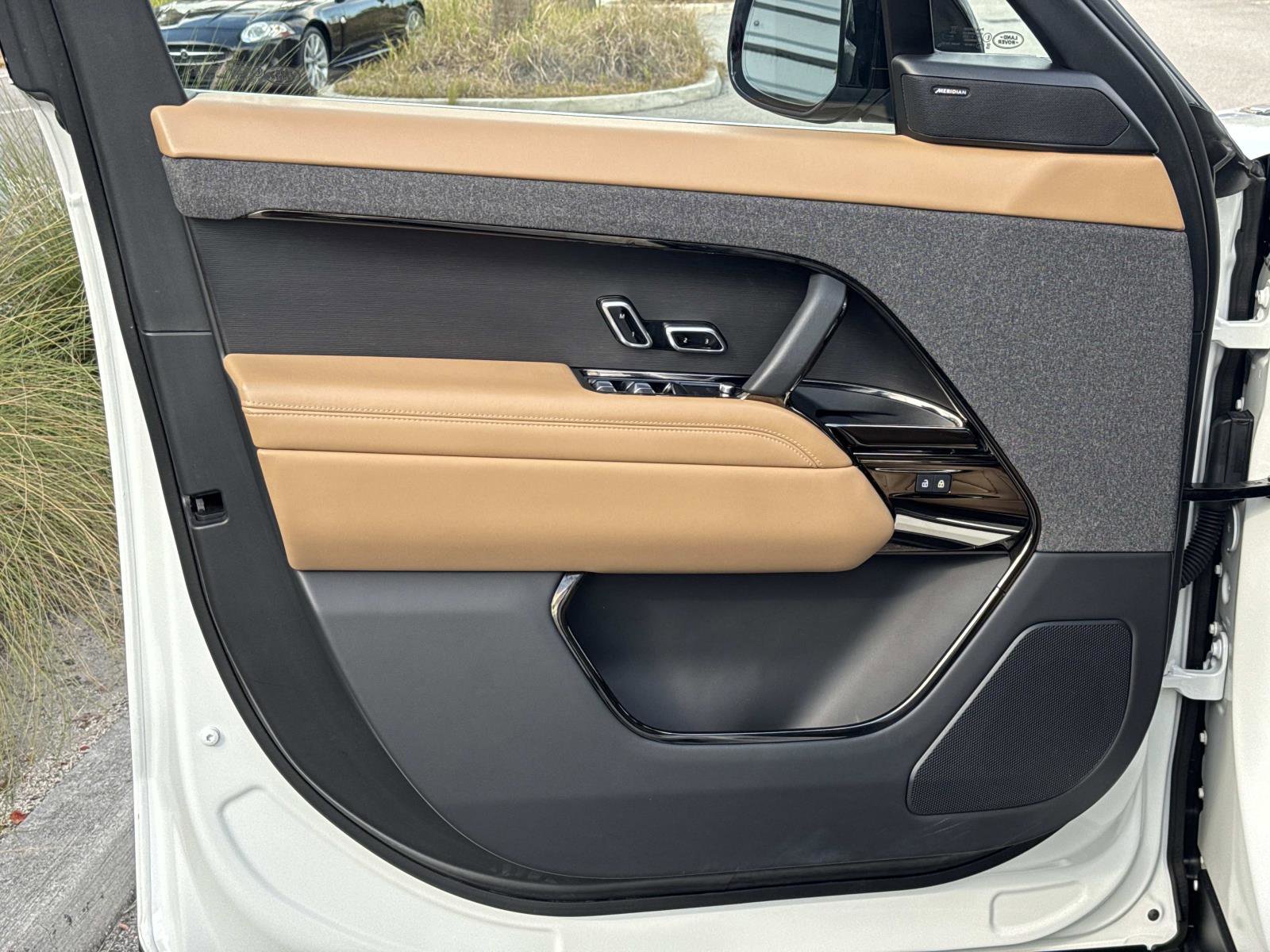 Certified 2024 Land Rover Range Rover Sport SE image 19