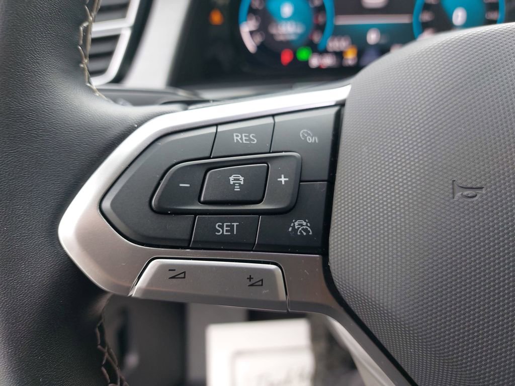 Used 2025 Volkswagen Atlas Cross Sport SE image 14