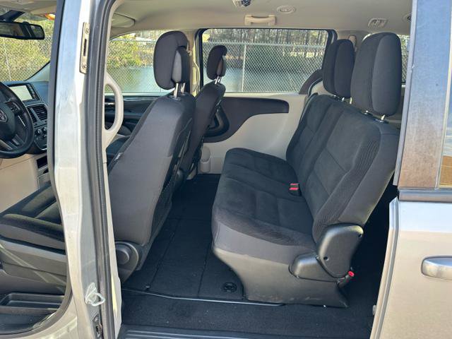 Used 2018 Dodge Grand Caravan SE w/ UConnect Hands-Free Group image 24