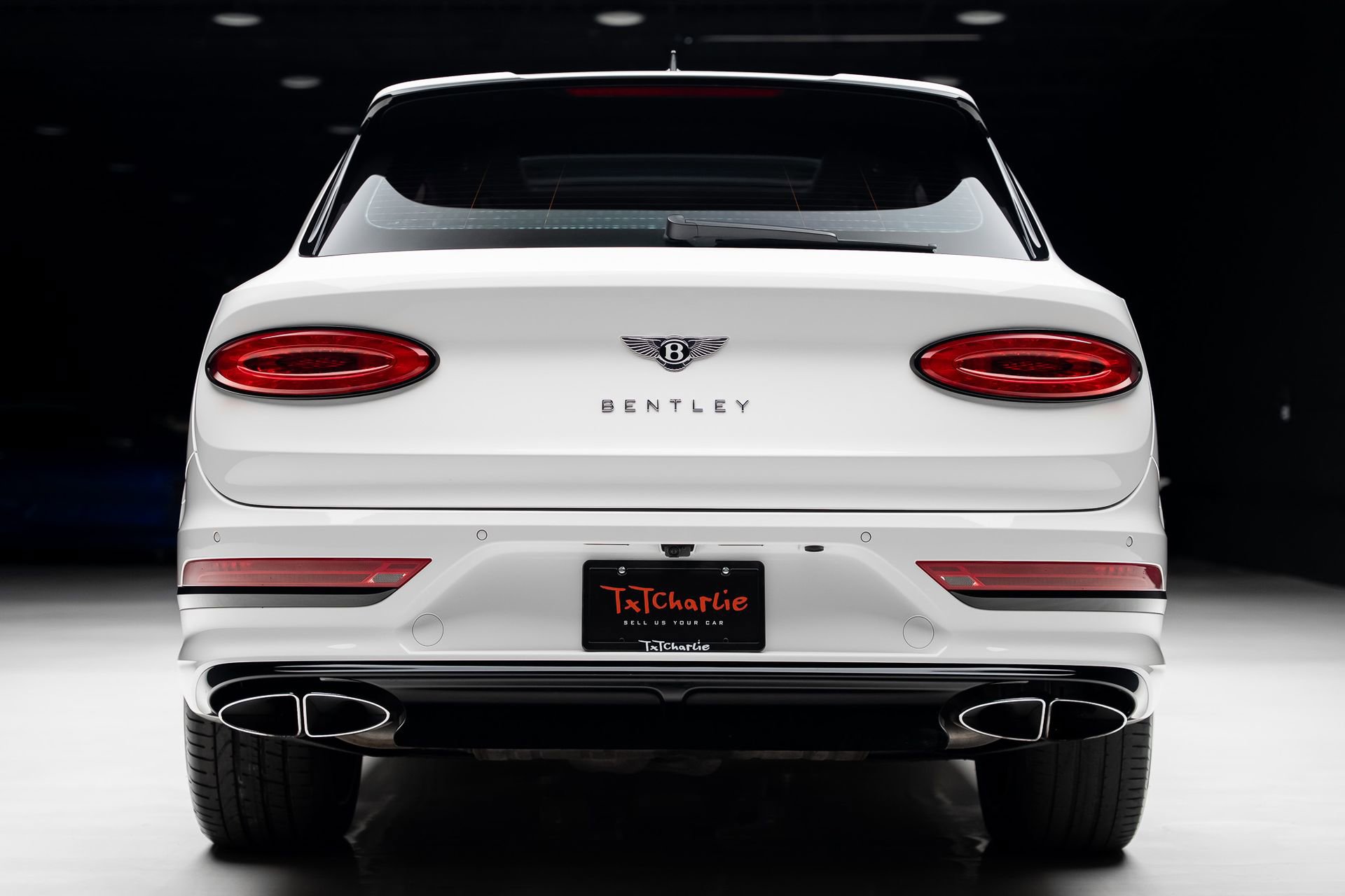 Used 2021 Bentley Bentayga Plug-In Hybrid image 27