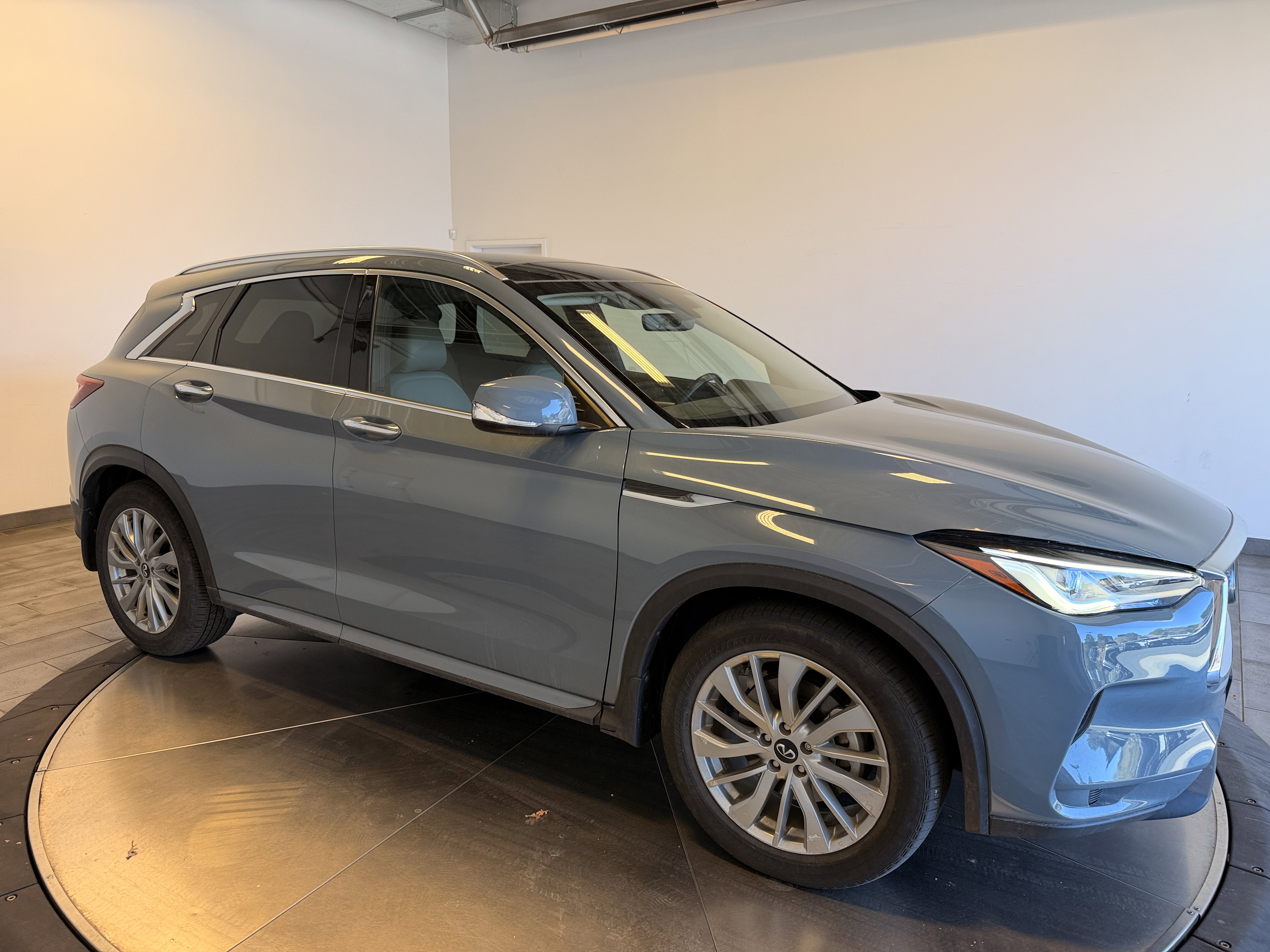 Certified 2023 INFINITI QX50 Luxe image 3