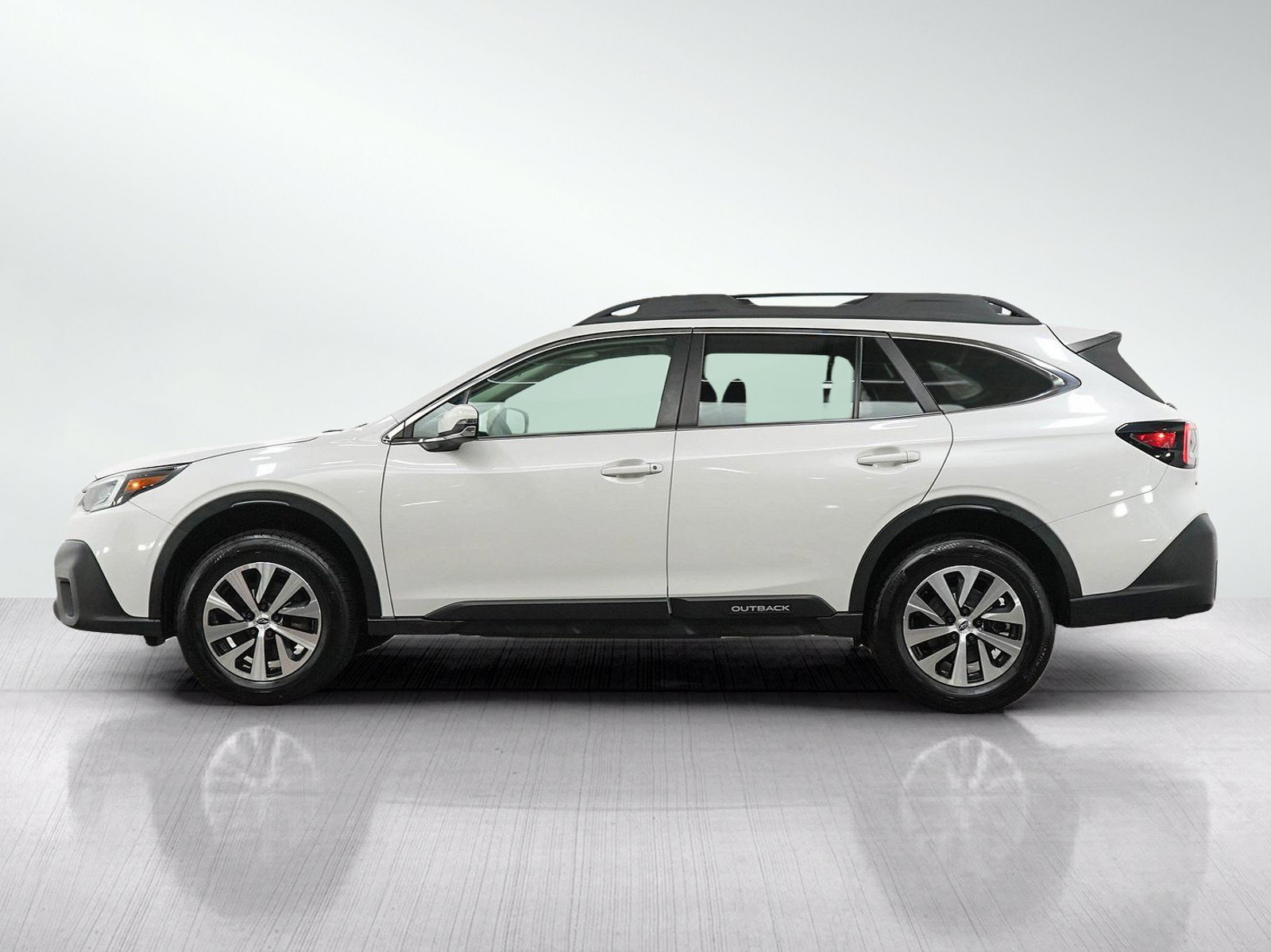 Used 2022 Subaru Outback Premium AWD/4WD image 2
