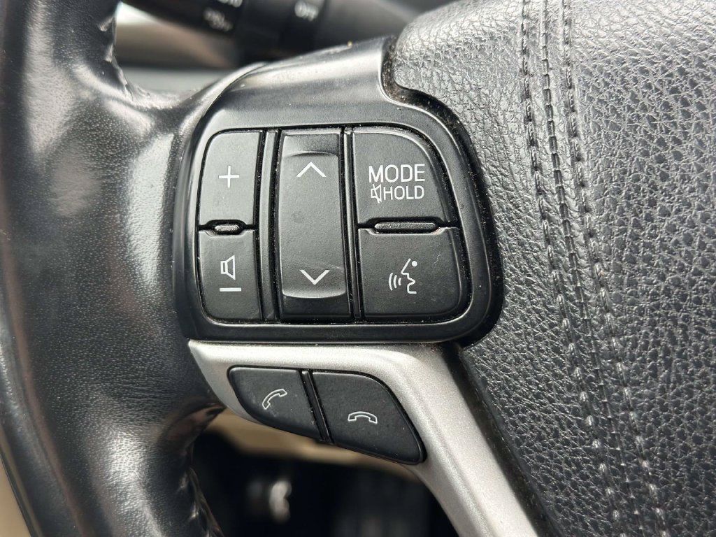 Used 2018 Toyota Highlander XLE w/ Protection Package #3 AWD/4WD image 37