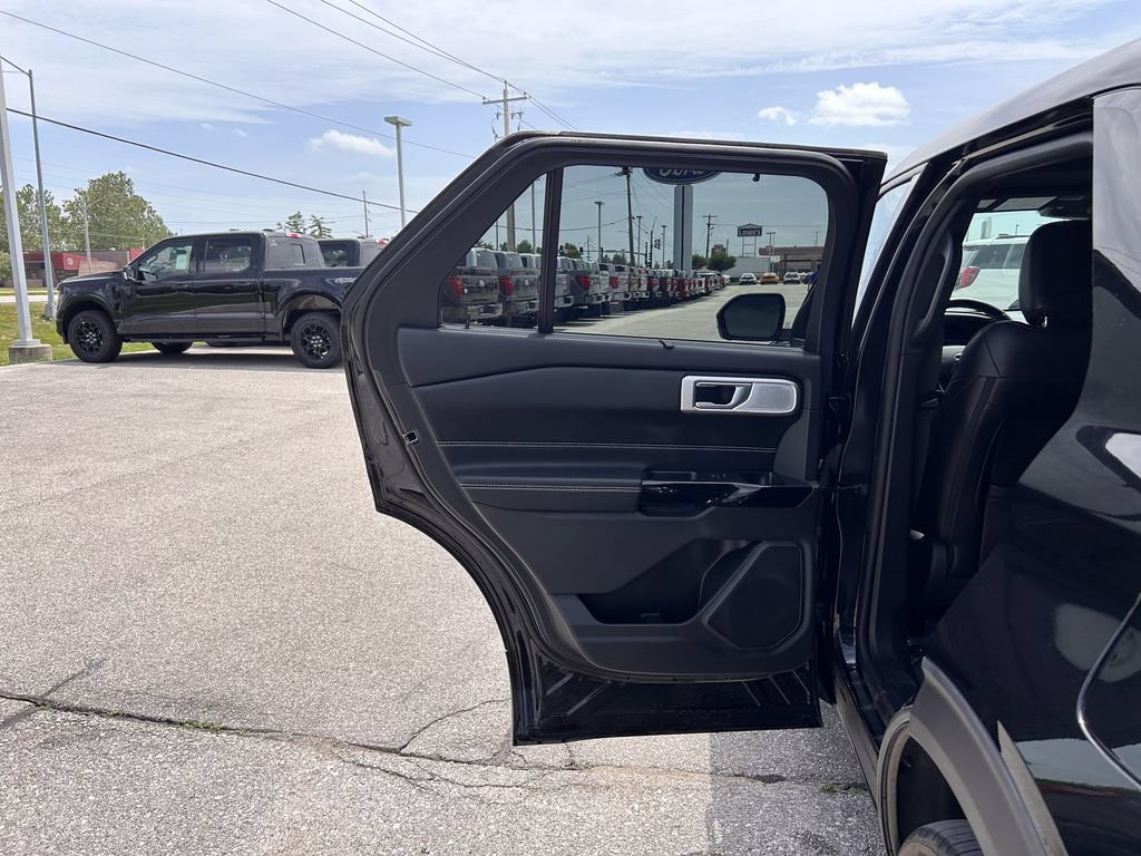 Certified 2021 Ford Explorer ST w/ Equipment Group 401A AWD/4WD image 17
