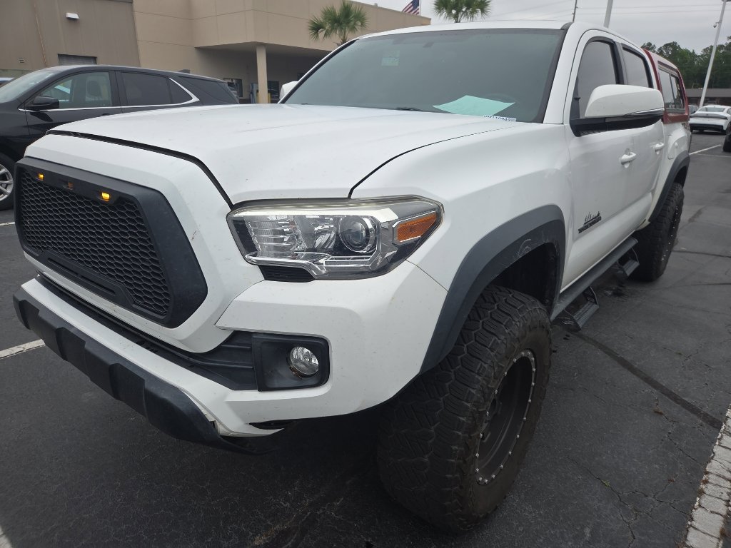 Used 2017 Toyota Tacoma TRD Off-Road AWD/4WD image 1