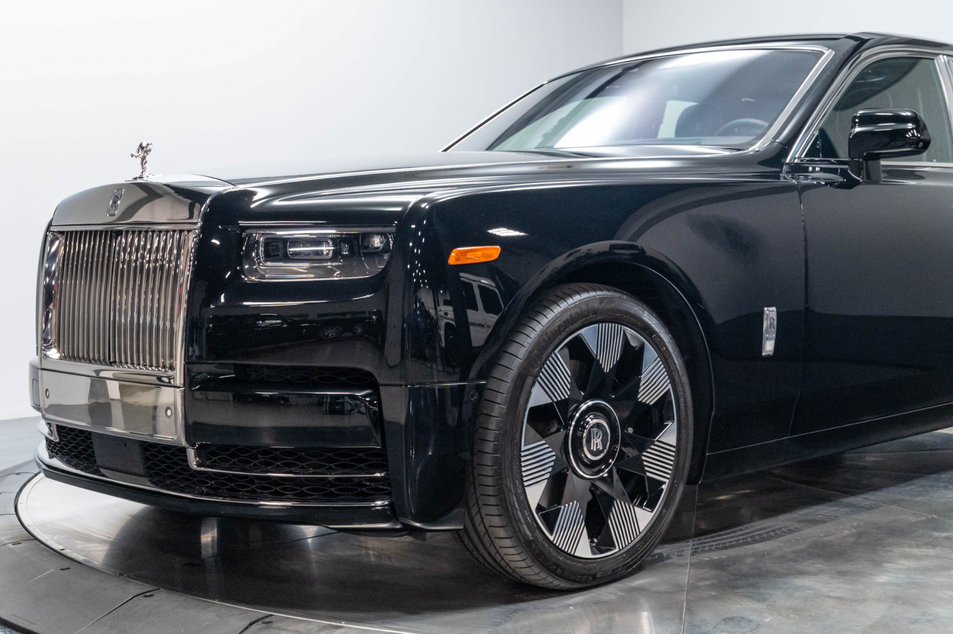 Used 2024 Rolls-Royce Phantom Sedan w/ The Phantom Package RWD image 6