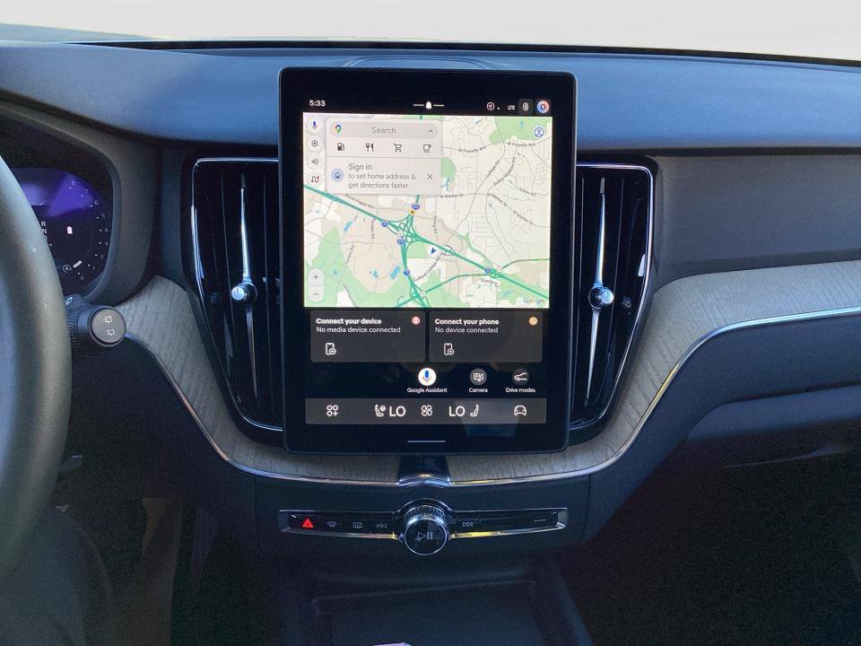 New 2027 Volvo XC60 B5 Plus AWD/4WD image 17