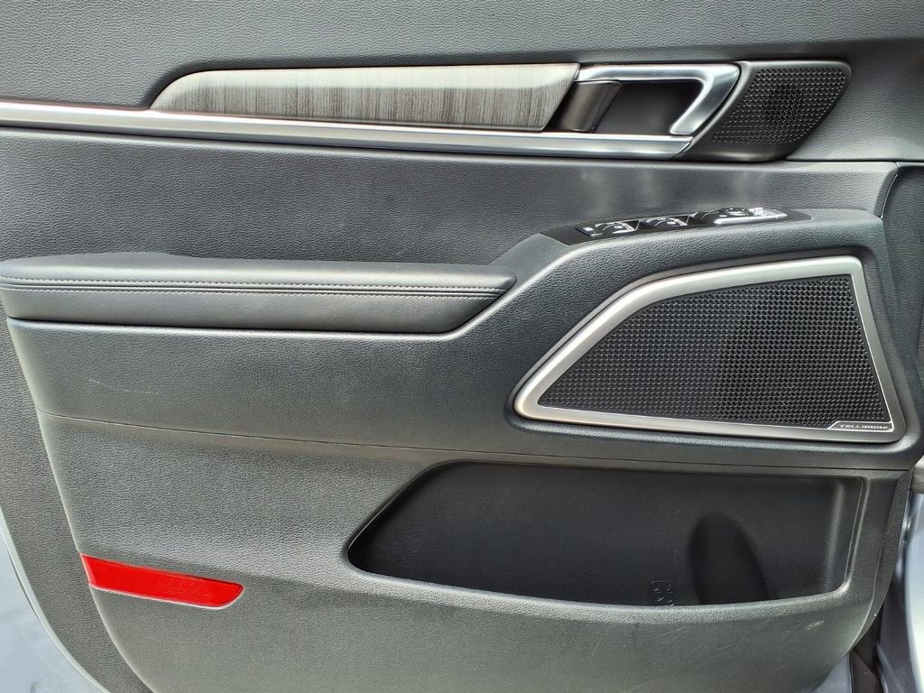 Used 2024 Kia Telluride EX w/ EX Captain's Chair Package FWD image 24