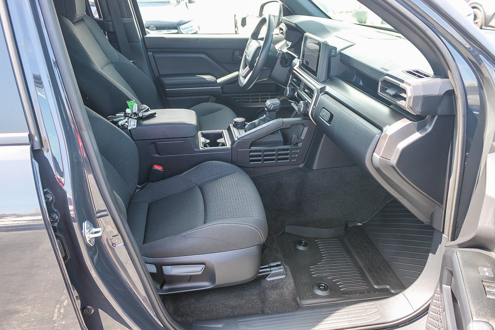 Used 2025 Toyota 4Runner SR5 AWD/4WD image 17