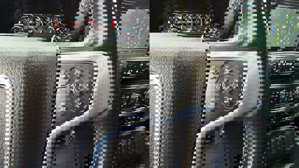 Used 2018 GMC Sierra 1500 SLT image 25