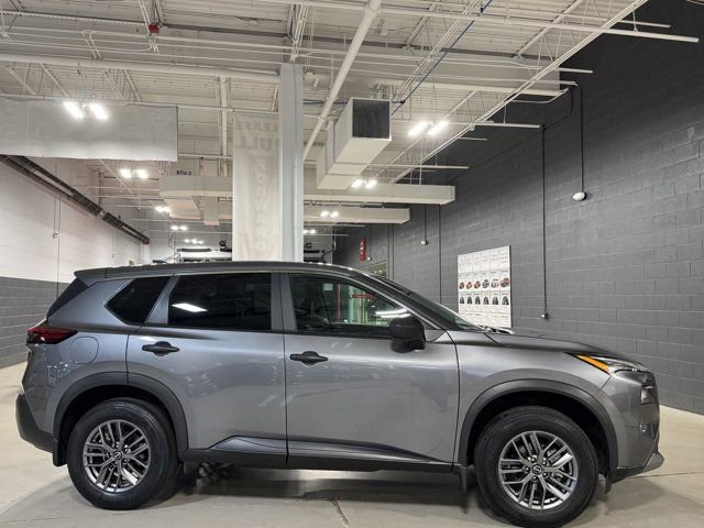 Used 2023 Nissan Rogue S AWD/4WD image 4