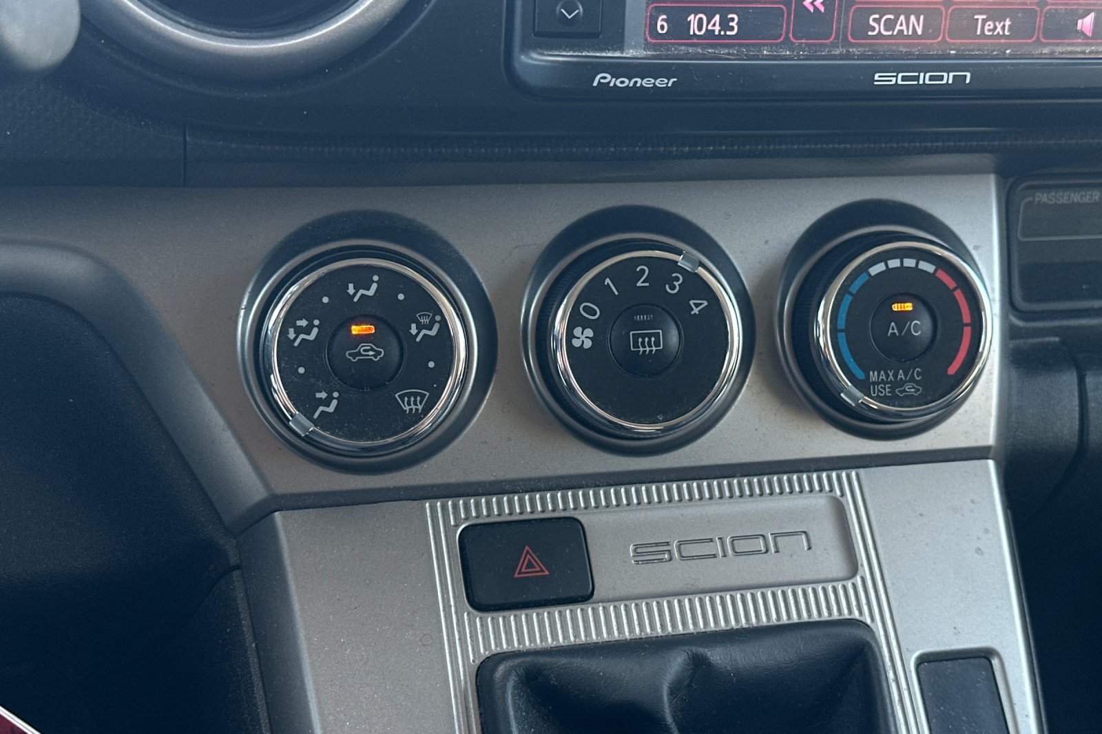 Used 2015 Scion xB FWD image 26