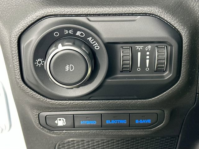 Used 2022 Jeep Wrangler Unlimited Sahara w/ Cold Weather Group image 24