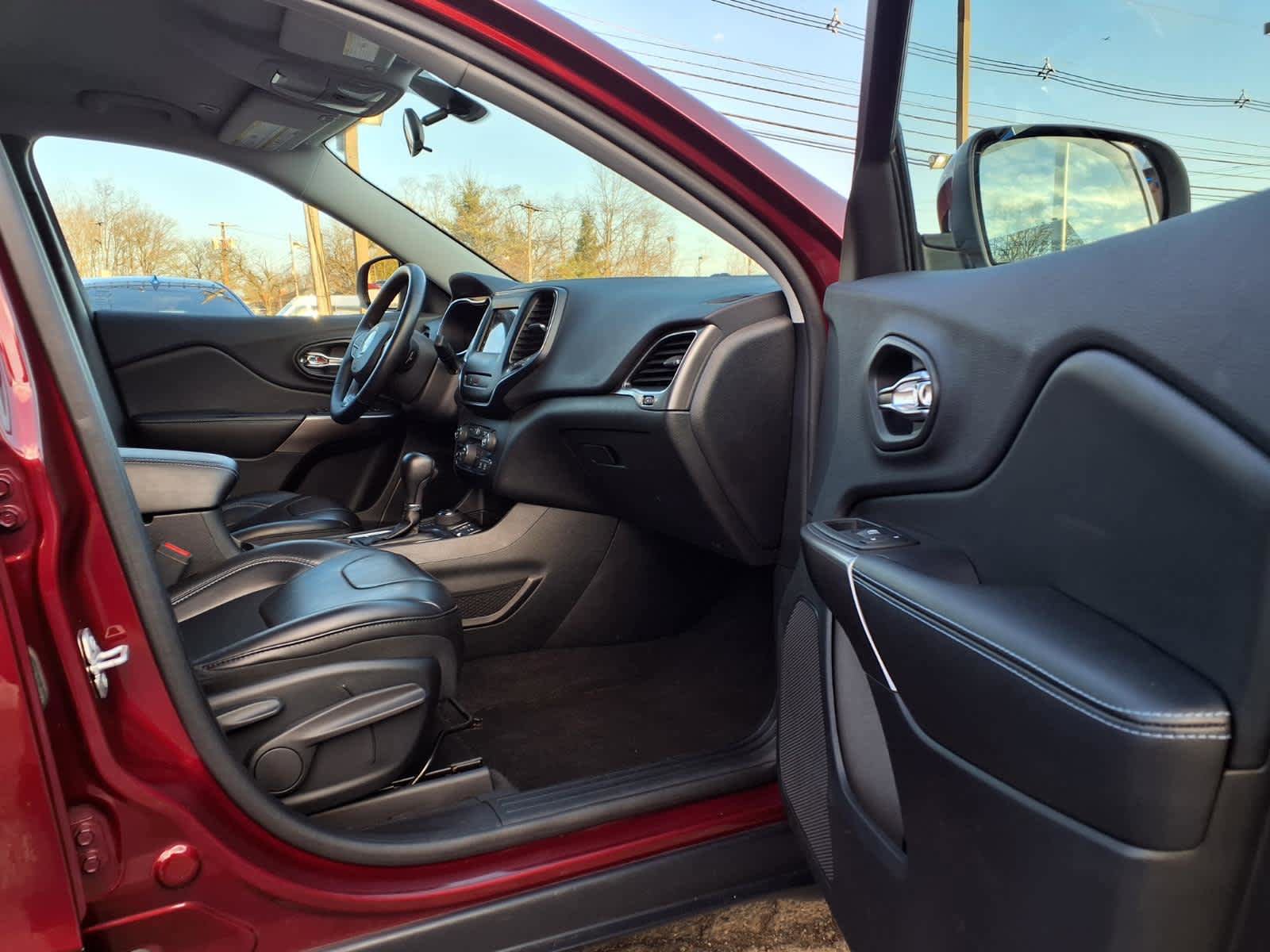 Used 2019 Jeep Cherokee Latitude Plus w/ Cold Weather Group image 25