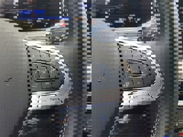 Certified 2025 Volkswagen Taos SE w/ Panoramic Sunroof Package image 21