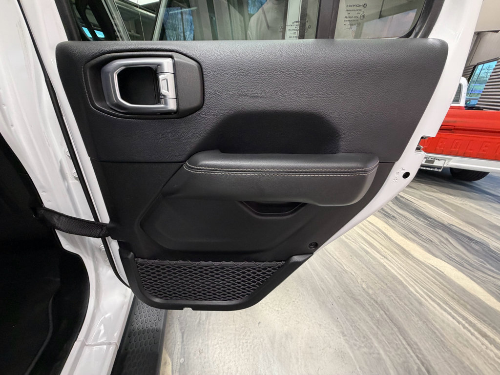 Used 2018 Jeep Wrangler Unlimited Sahara w/ Uconnect 4C Nav & Sound Group image 41
