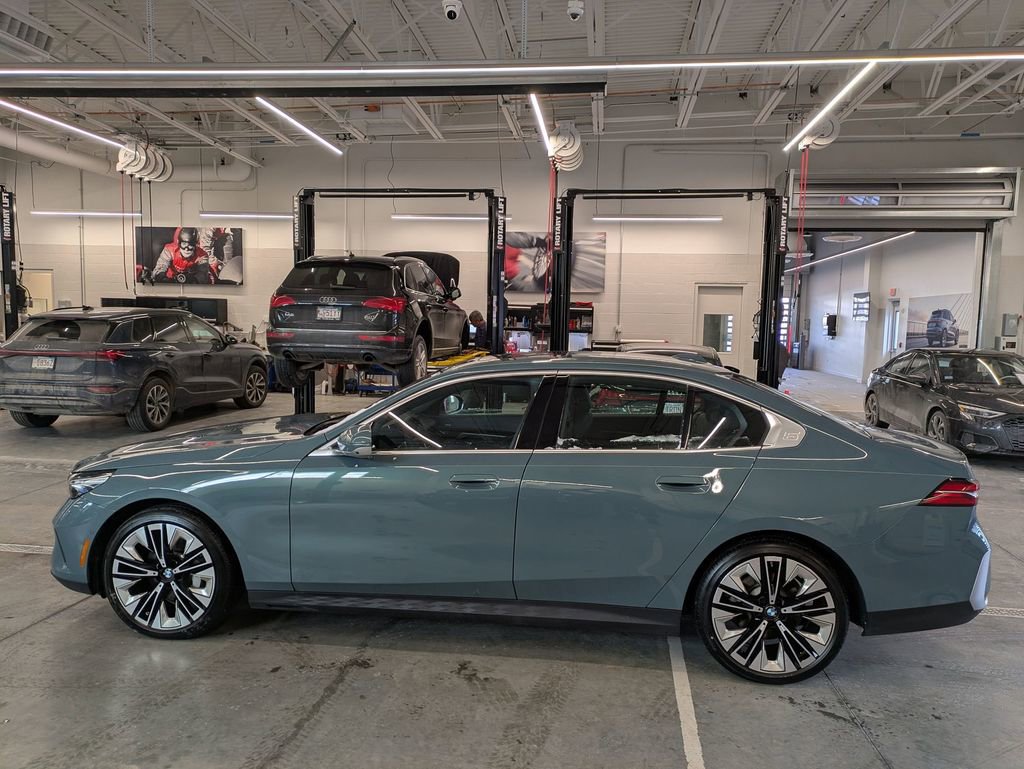Certified 2025 BMW 530i xDrive w/ Premium Package image 6