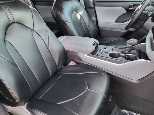 Used 2022 Toyota Highlander L image 4