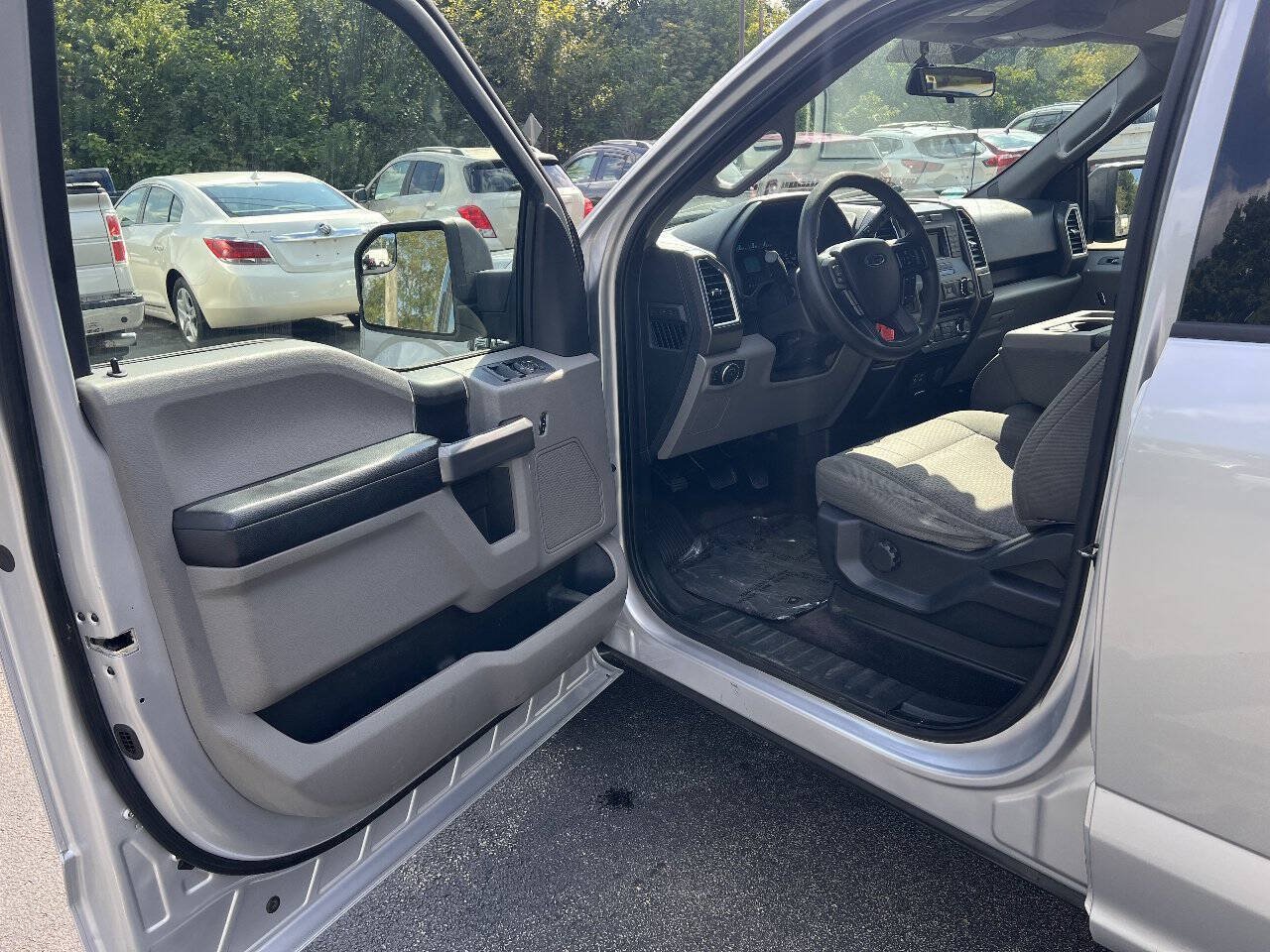 Used 2015 Ford F150 XLT AWD/4WD image 10