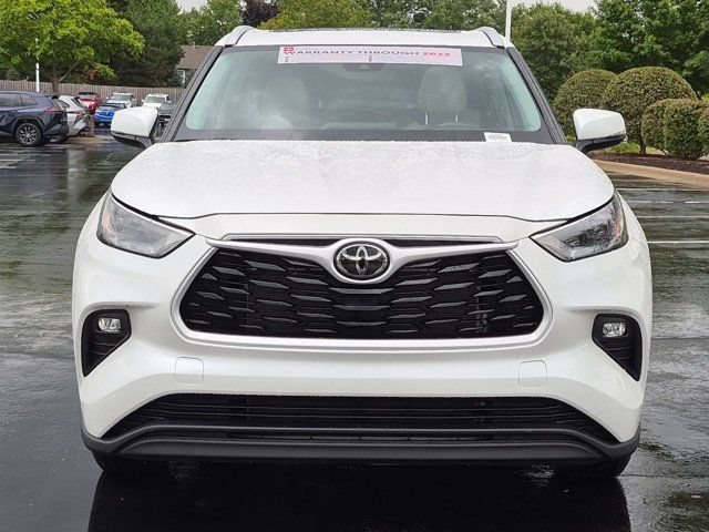 Certified 2024 Toyota Highlander XLE AWD/4WD image 4