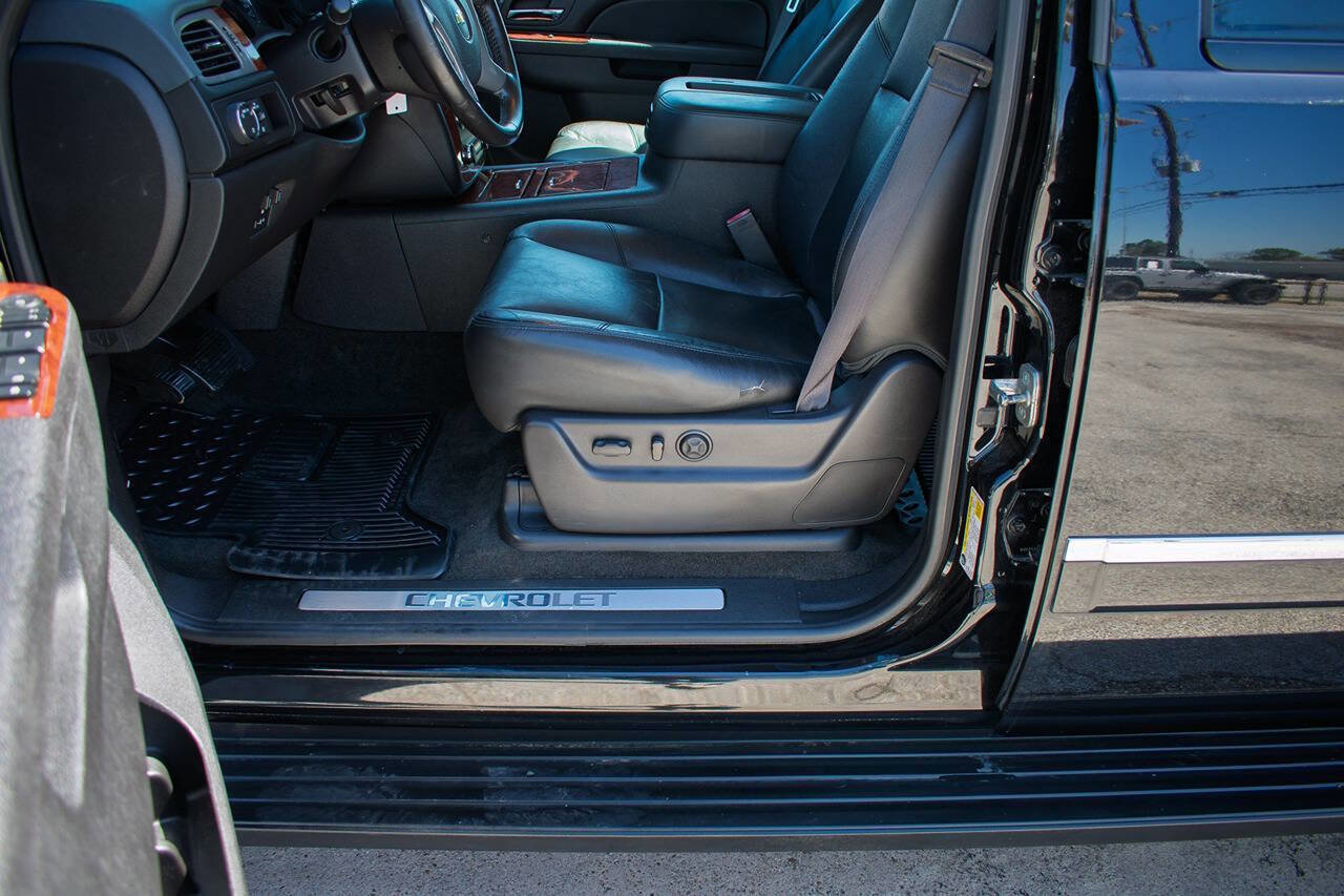 Used 2013 Chevrolet Avalanche LTZ image 13