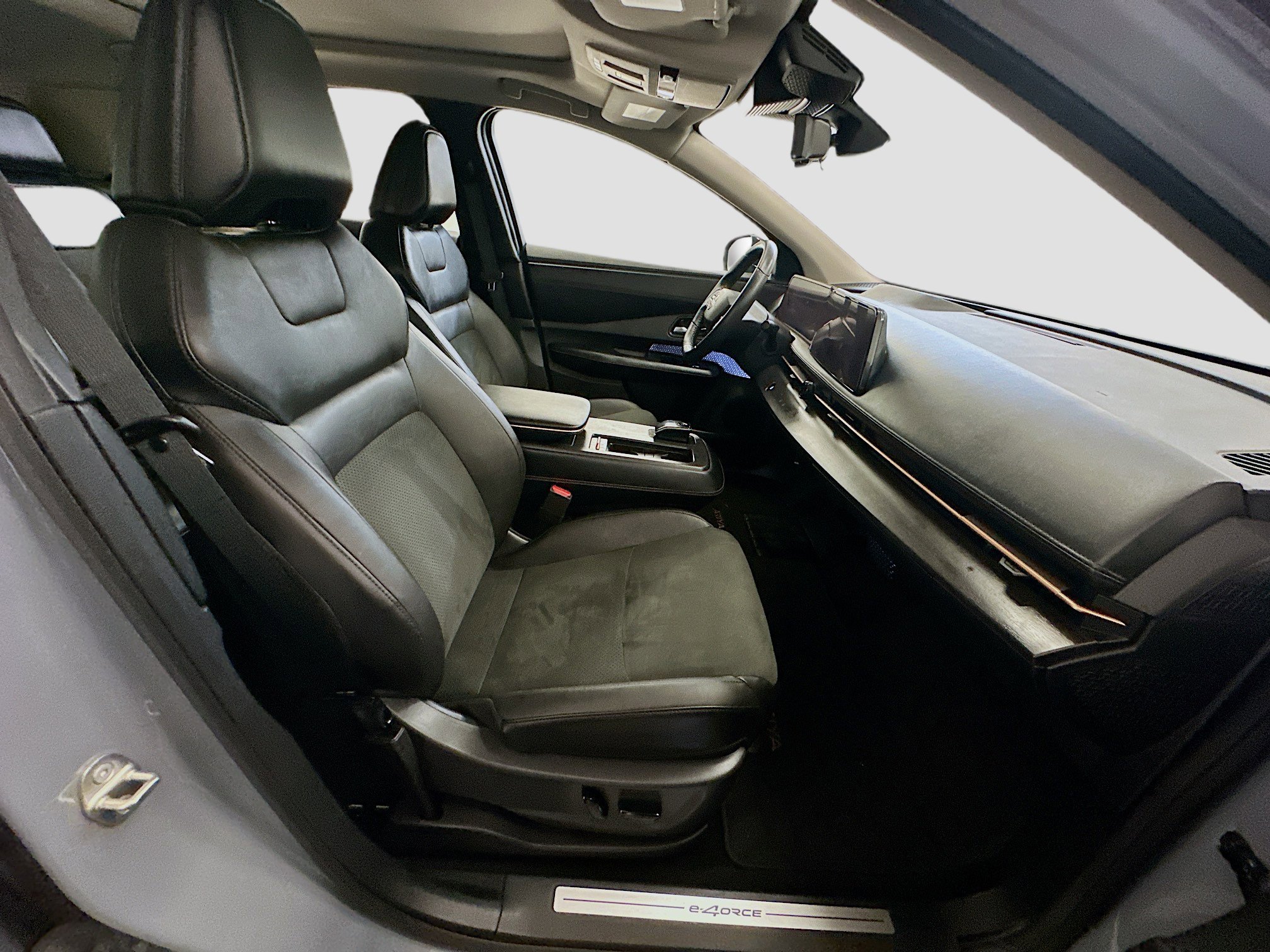 Used 2024 Nissan Ariya AWD image 34