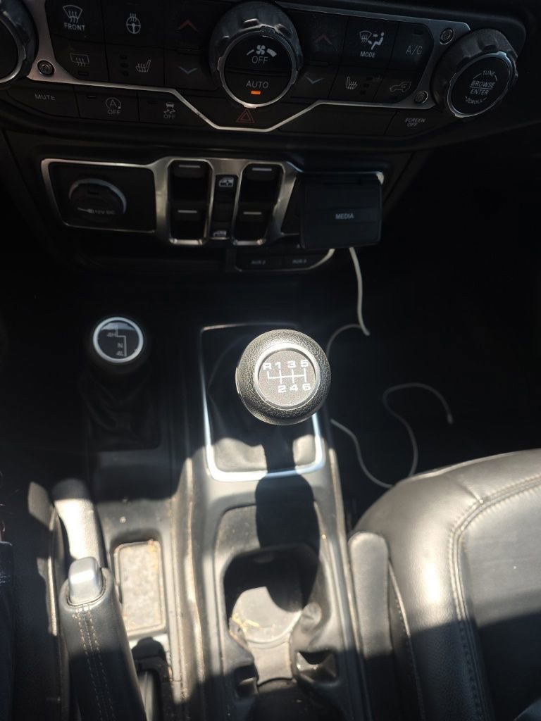 Used 2022 Jeep Wrangler Unlimited Sahara AWD/4WD image 47
