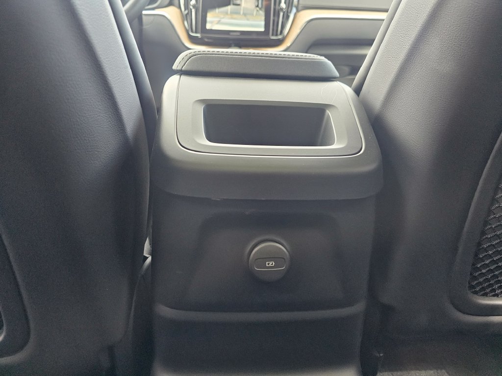 Certified 2026 Volvo XC60 T8 Ultra AWD/4WD image 14