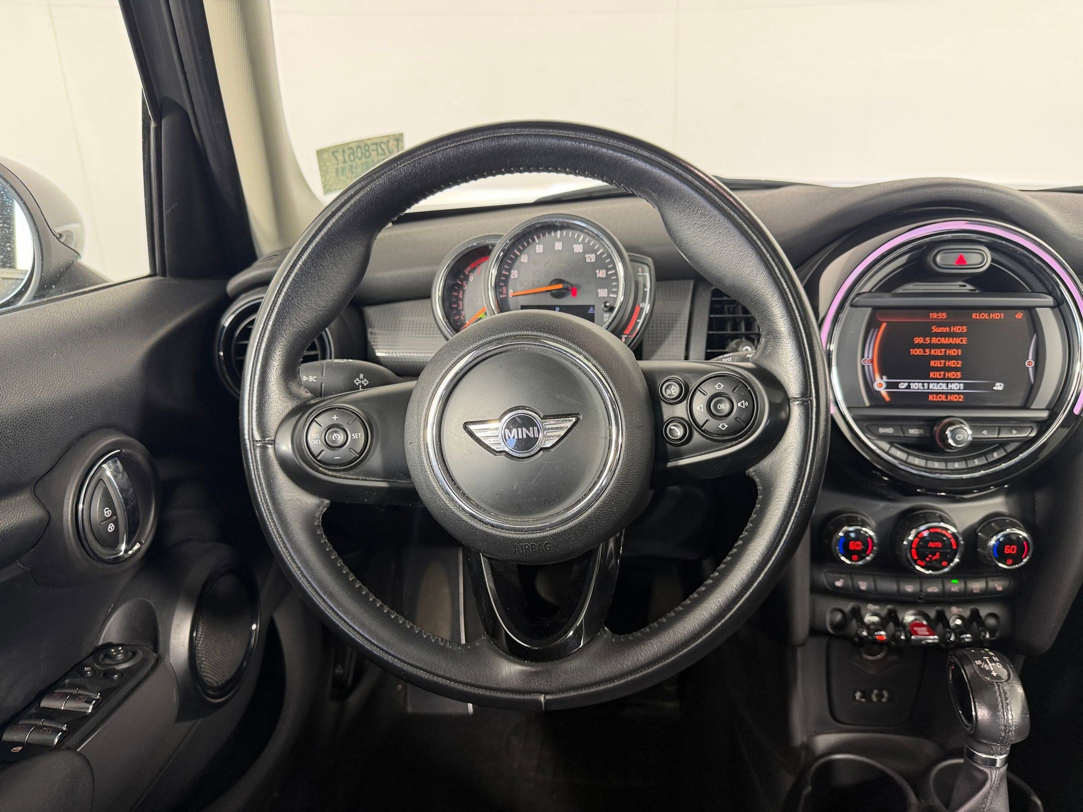 Used 2018 MINI Cooper 4-Door Hardtop FWD image 29