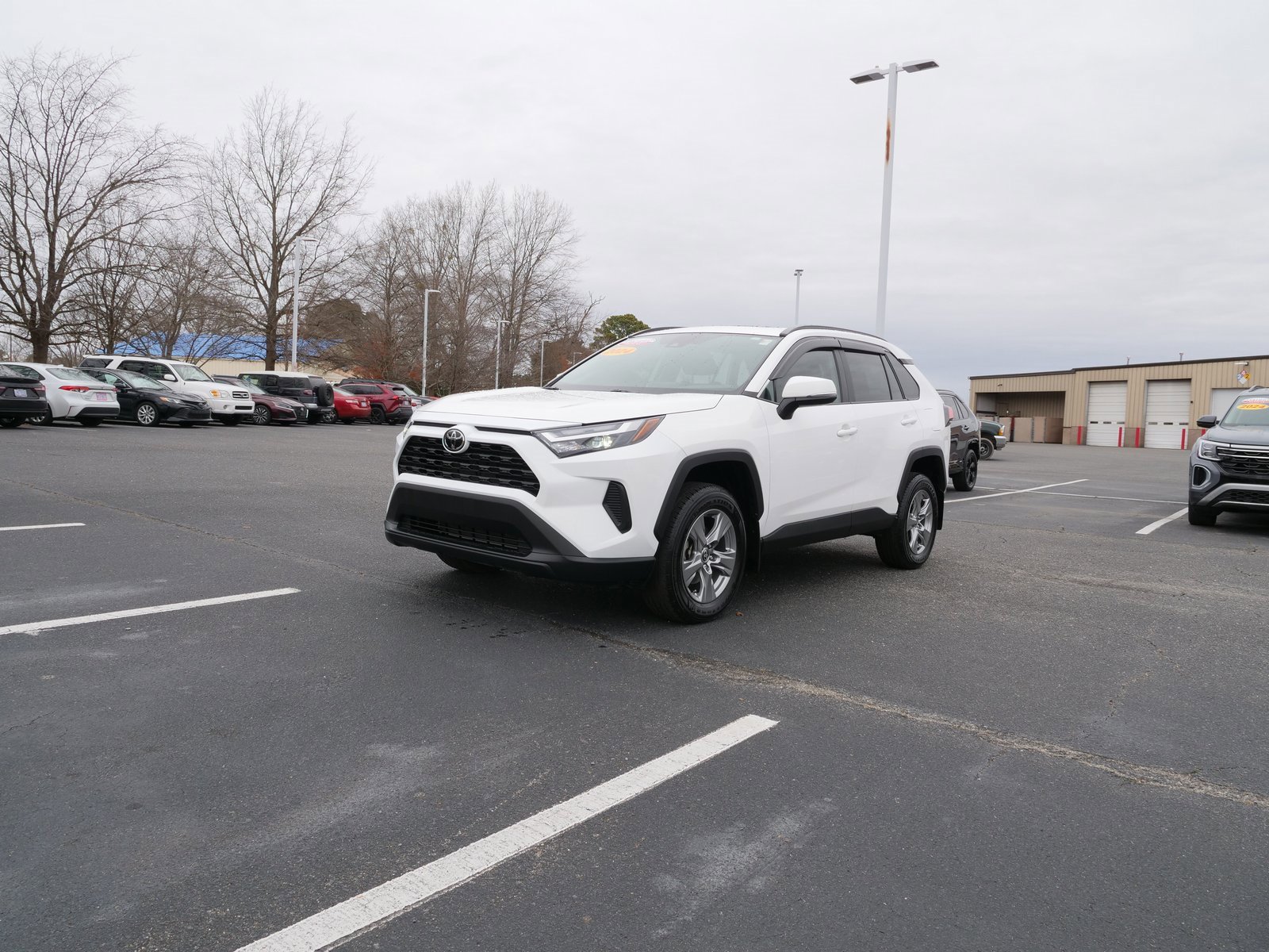 Used 2024 Toyota RAV4 XLE w/ Convenience Package image 8