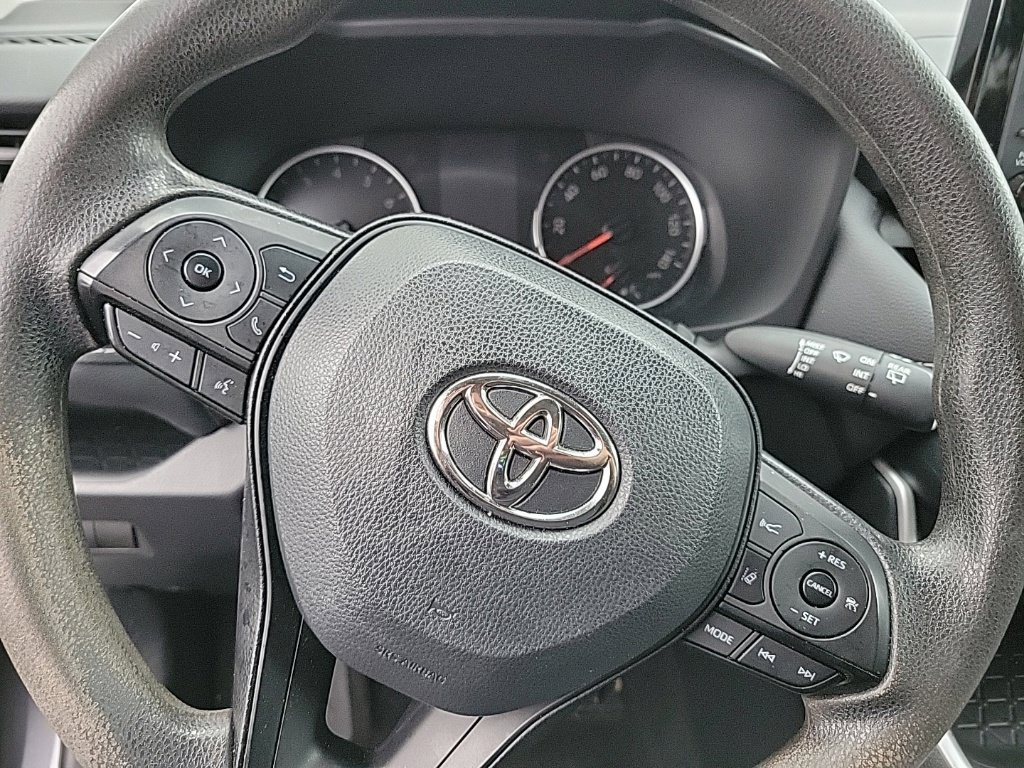 Used 2022 Toyota RAV4 LE AWD/4WD image 10