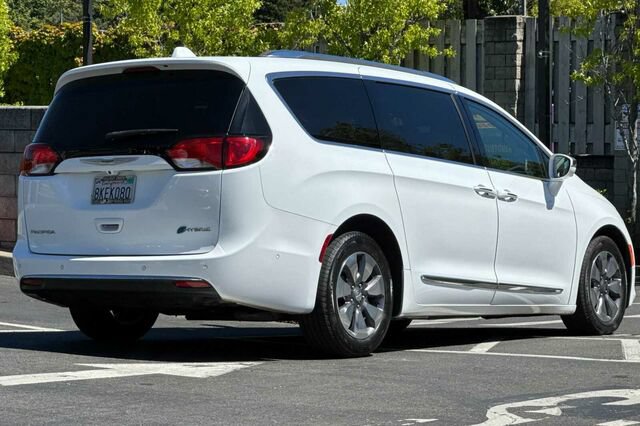 Used 2019 Chrysler Pacifica Limited w/ Advanced Safetytec Group FWD image 4